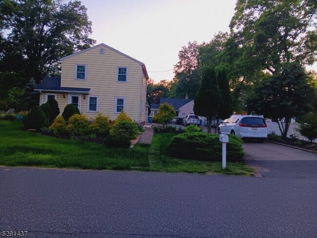 Building Photo - 146 Leghorn Ave