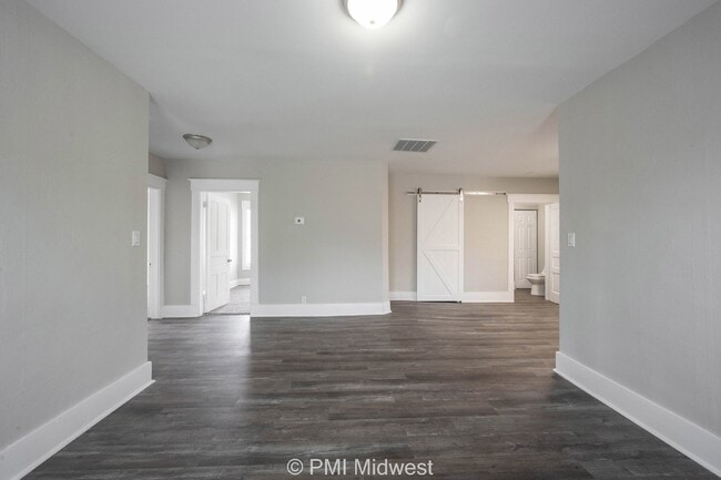 Building Photo - "Charming 3-Bedroom Duplex Haven on W 29th St – Spacious 1031 Sq Ft Gem in Indianapolis!"