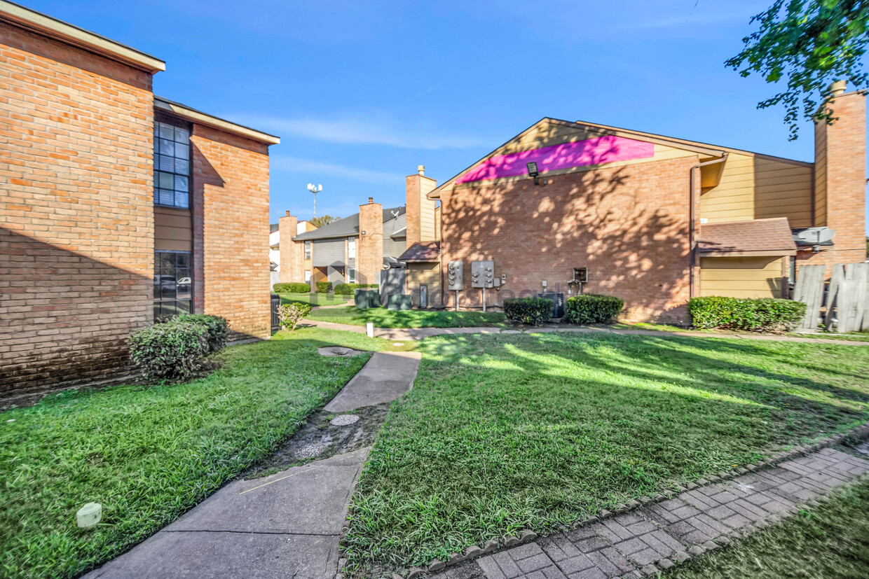 Foto principal - 9090 S Braeswood Blvd