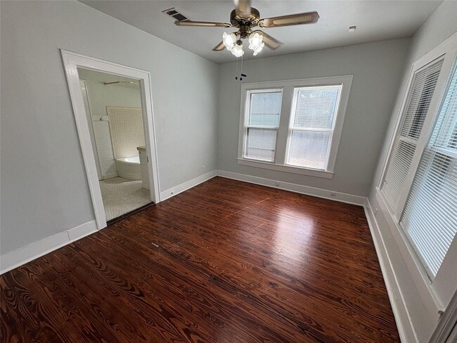 Building Photo - Charming 3 Bed | 2 Bath Home Near UT & Downtown Austin – Classic Character Meets Prime Location!