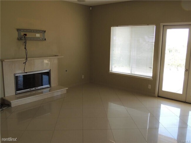 Building Photo - 3 br, 2.5 bath House - 2908 Calle Guadalajara