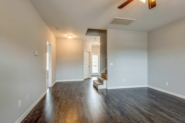 Foto del edificio - Fairview Station Charmer!  Perfectly comfortable 4/2.5 family home close to Westwood Elementary.