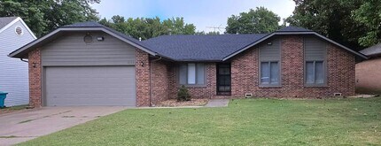Building Photo - 1603 E Woodgate St