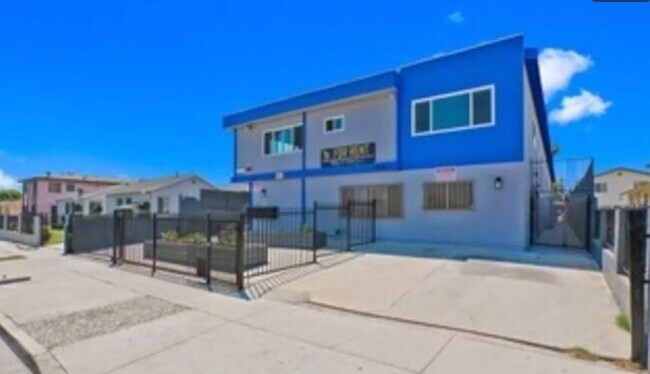 Building Photo - 1040 W 91st St