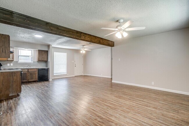 Foto del edificio - Charming Home located in the heart of Burleson!