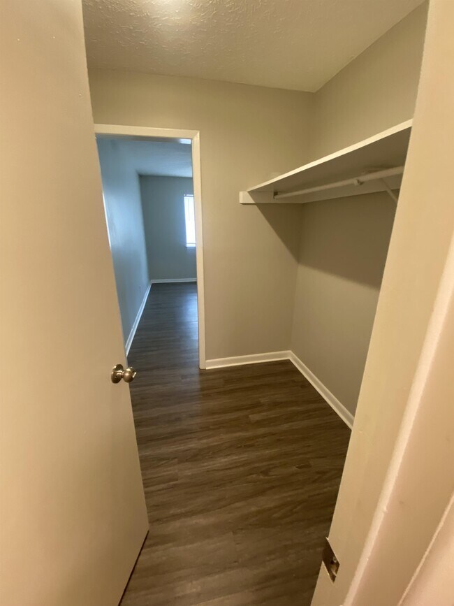 Foto del edificio - 919 Applewood Ln