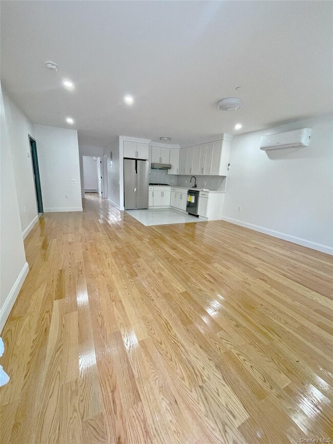 Foto del edificio - 36-31 171st St