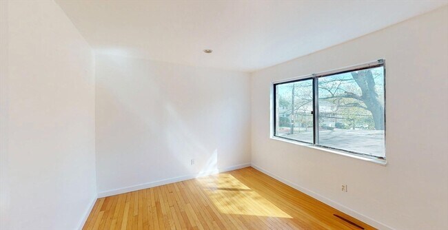 Building Photo - 22-24-24 Broadlawn Park