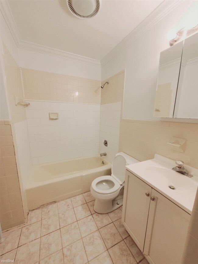 Building Photo - 2 br, 1.5 bath Townhome - 54 Whitmore Ln A...