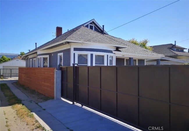 Building Photo - 1356 W 30th St