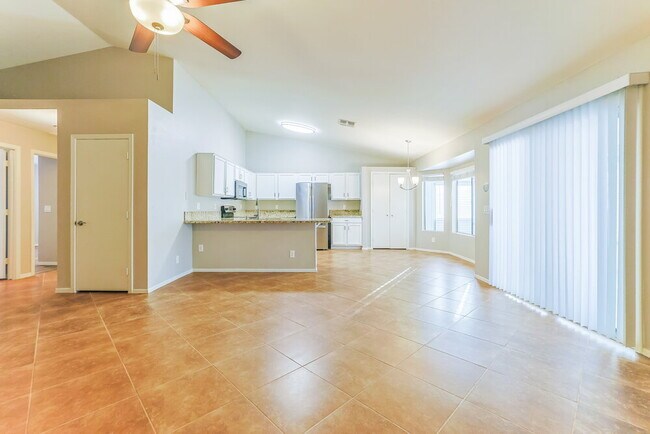 Foto del edificio - 2047 E Brooks St