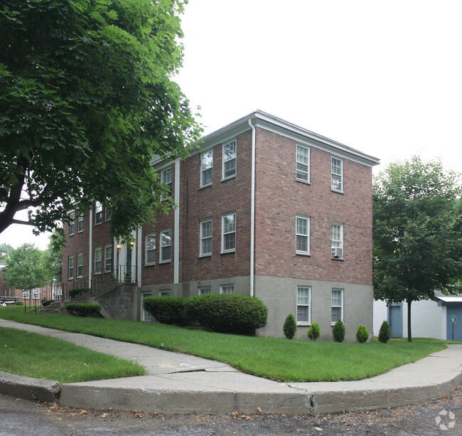 Building Photo - Colonial Gardens Apartments