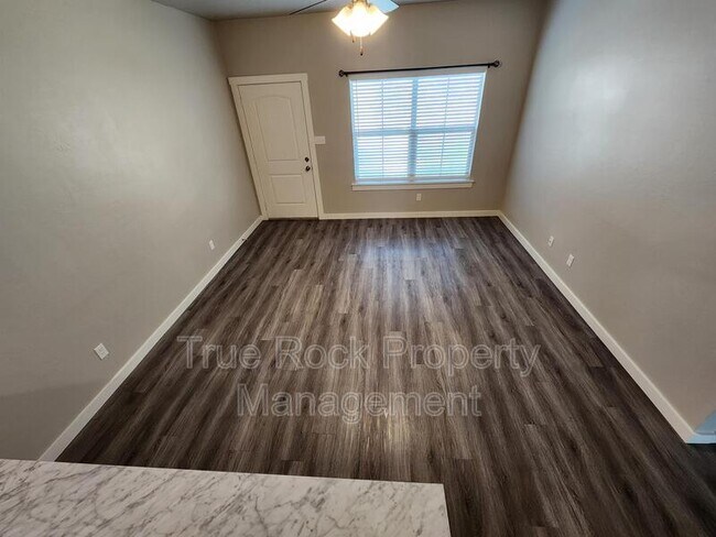 Foto del edificio - 418 E 13th St