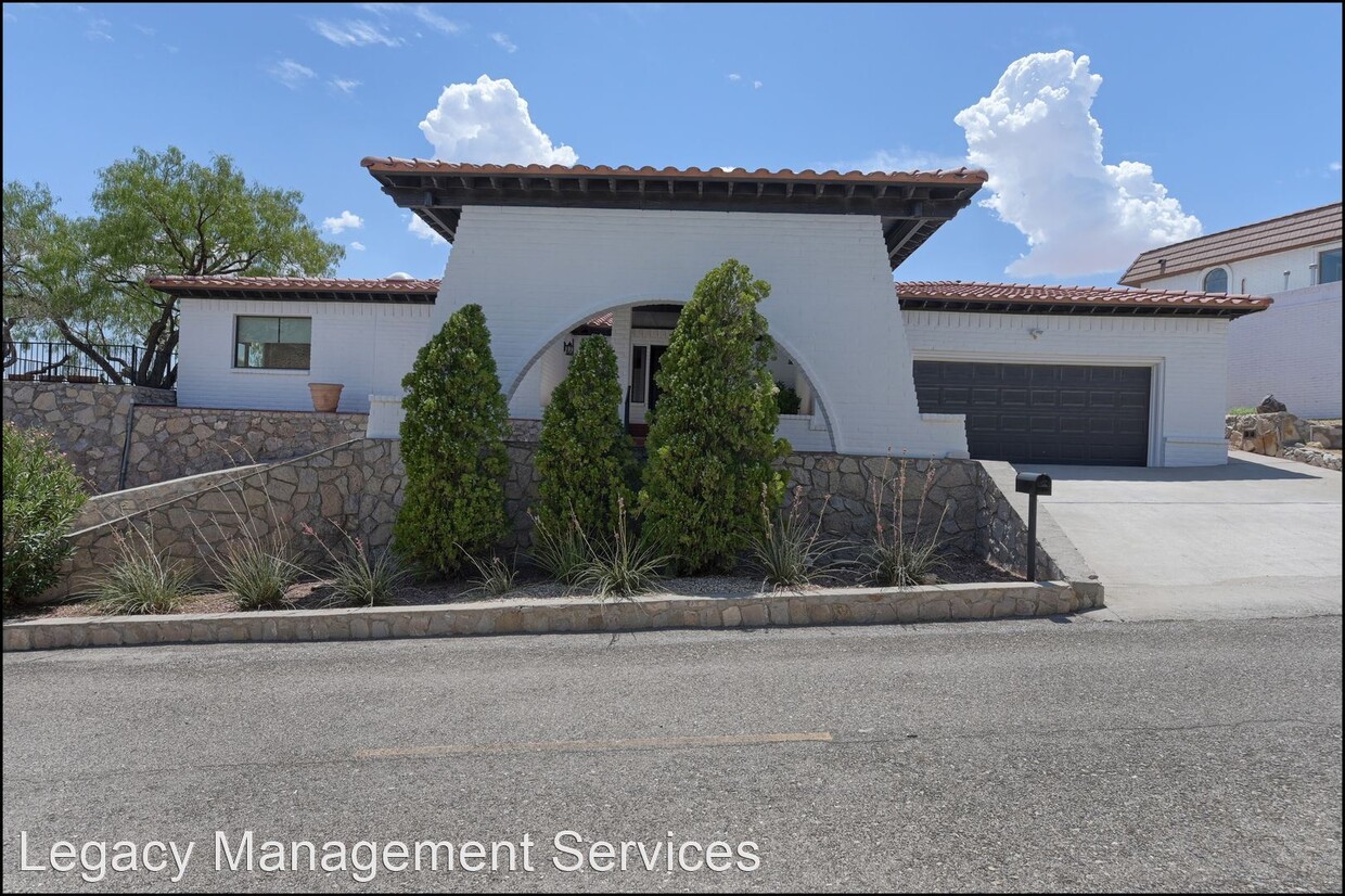 Primary Photo - 4 br, 3 bath House - 15 Diamond Crest