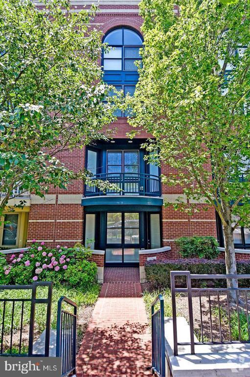 Building Photo - 1628 N Rhodes St