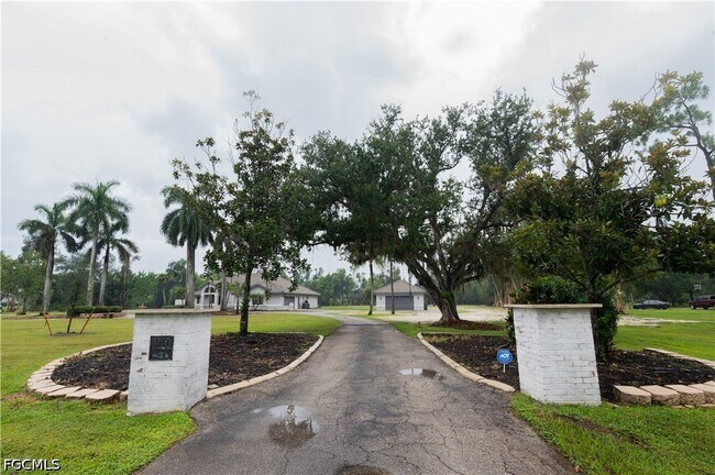 Foto del edificio - 15200 Sweetwater Ct