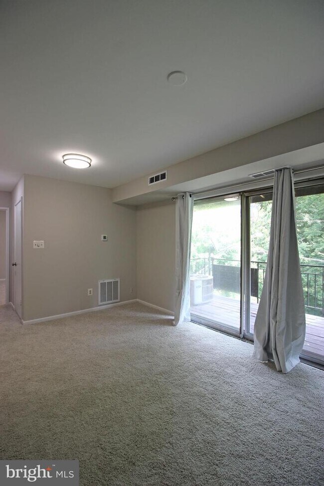 Building Photo - 10027 Mosby Woods Dr