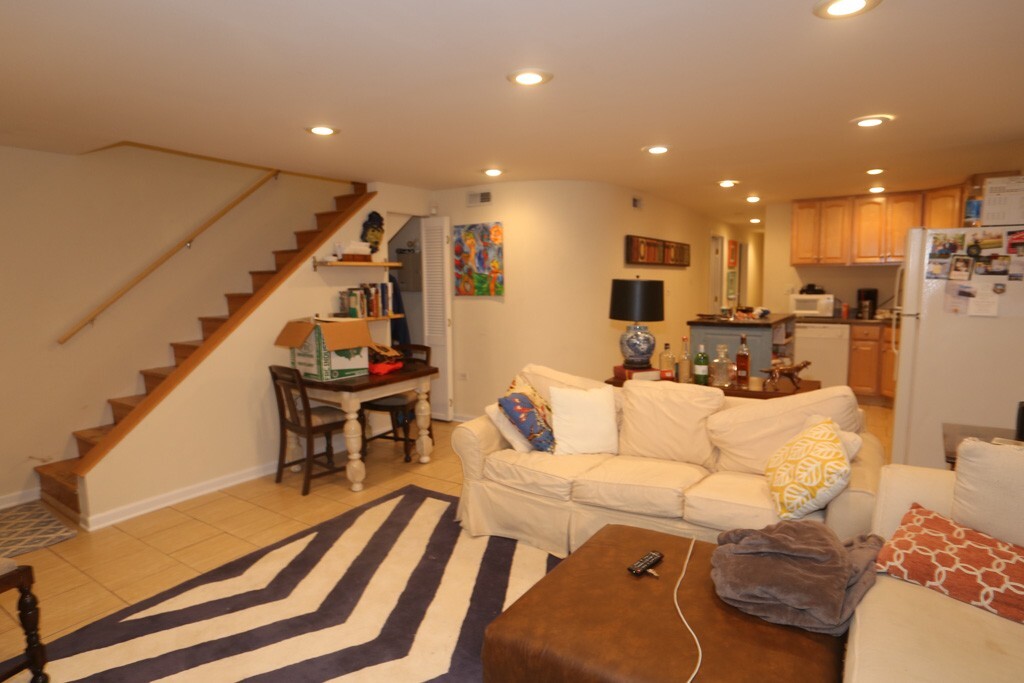 Foto principal - 2137 N Sheffield Ave