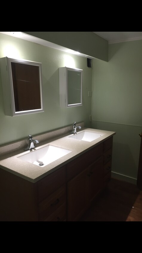 Lower bathroom - 21 S High St