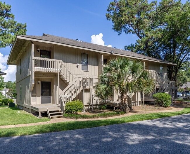 Building Photo - PRICE REDUCTION! First floor condo availab...
