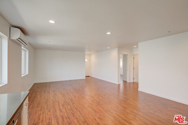 Building Photo - 419 S Lorena St