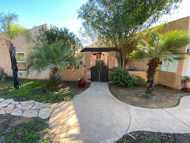 Foto del edificio - 1471 Rainbow Valley Blvd