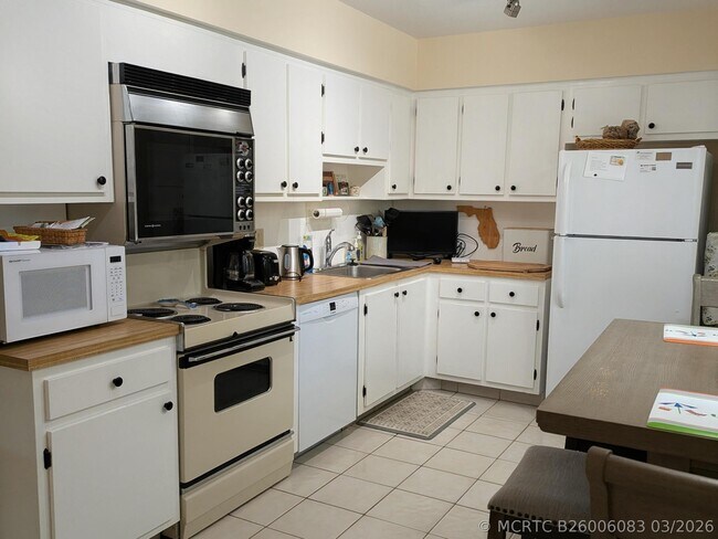 Foto del edificio - 804 Cypress Blvd