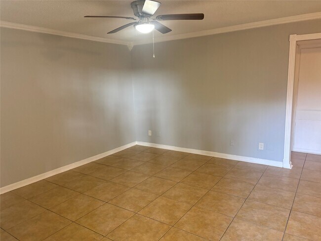 Foto del edificio - 5628 Birchmont Dr
