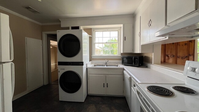 Building Photo - 307 S George Wallace Dr