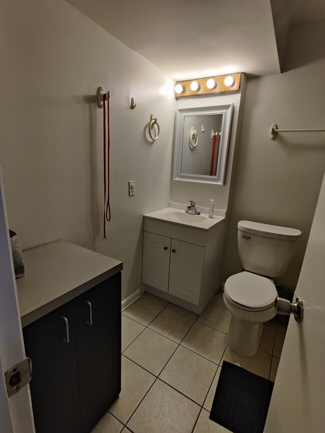 Building Photo - 5281 Daffodil Dr