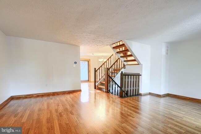 Foto del edificio - 7529 Rain Flower Way
