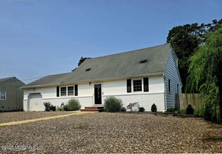 Building Photo - 34 Heather Rd