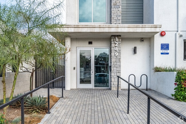 Entrance - 1249 W. 39th Place