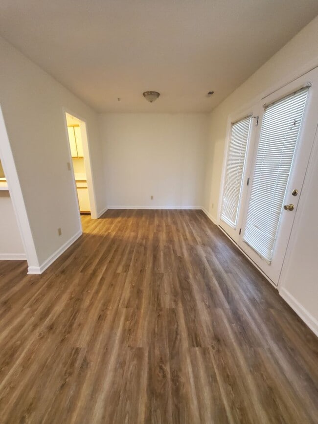 Building Photo - 267 Waterdown Dr