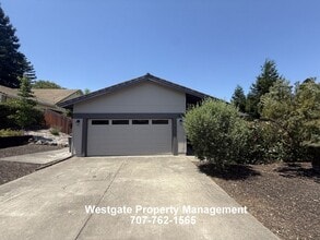 Building Photo - 400 Smith Ct