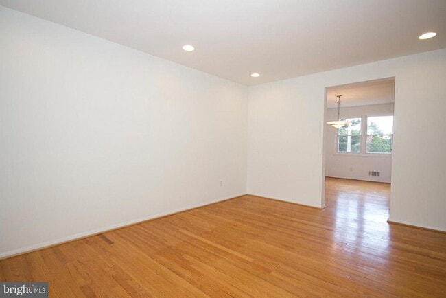 Building Photo - 6936 Blanche Rd