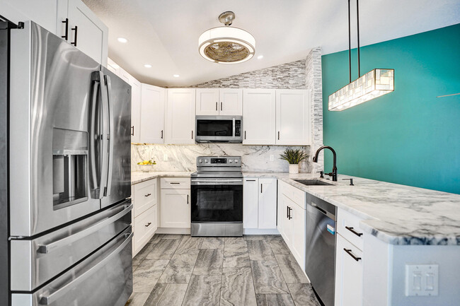 Building Photo - 8062 Cassia Dr