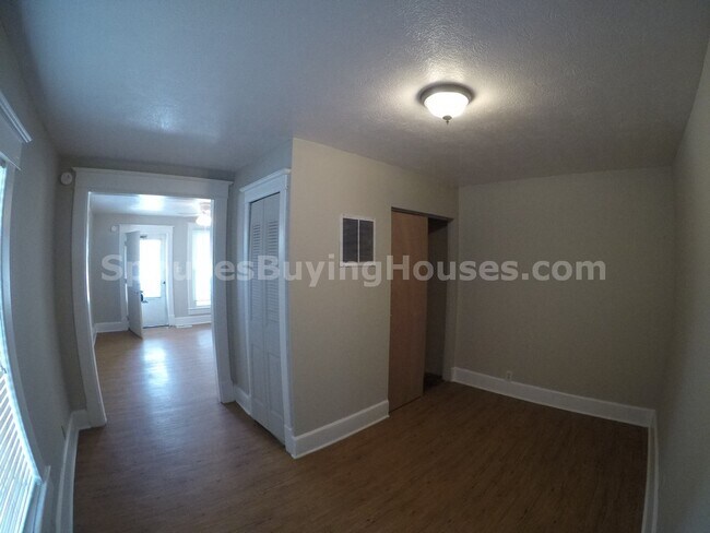 Building Photo - 1446 S Richland St