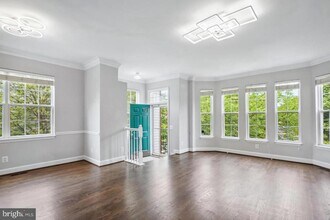 Building Photo - 2557 James Monroe Cir