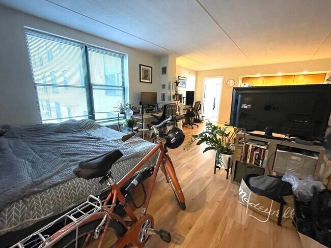 Building Photo - 108 Peterborough St