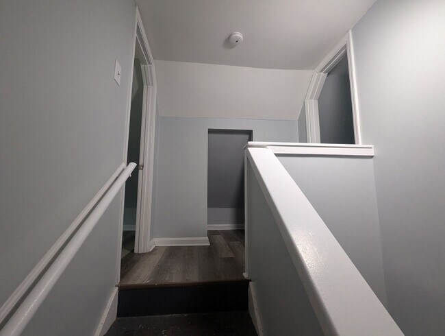 Building Photo - Beautifully renovated 3 bedroom/1 bath house!