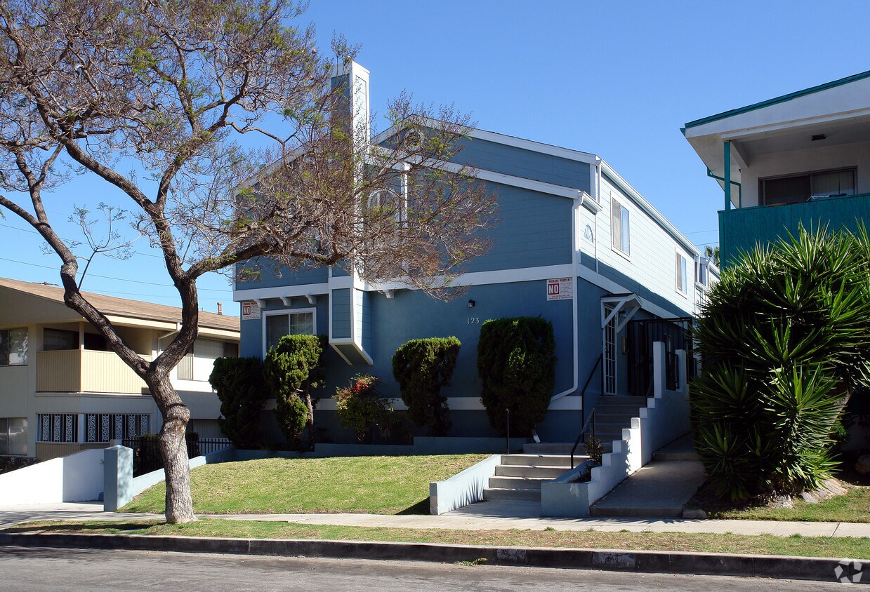 Primary Photo - 123 W 64th Pl