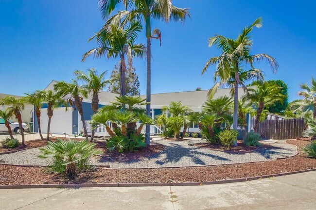 Building Photo - 3 Bedroom Single Story Home in Vista, Avai...