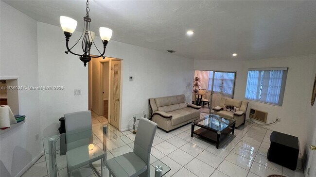 Foto del edificio - 1701 NE Miami Gardens Dr