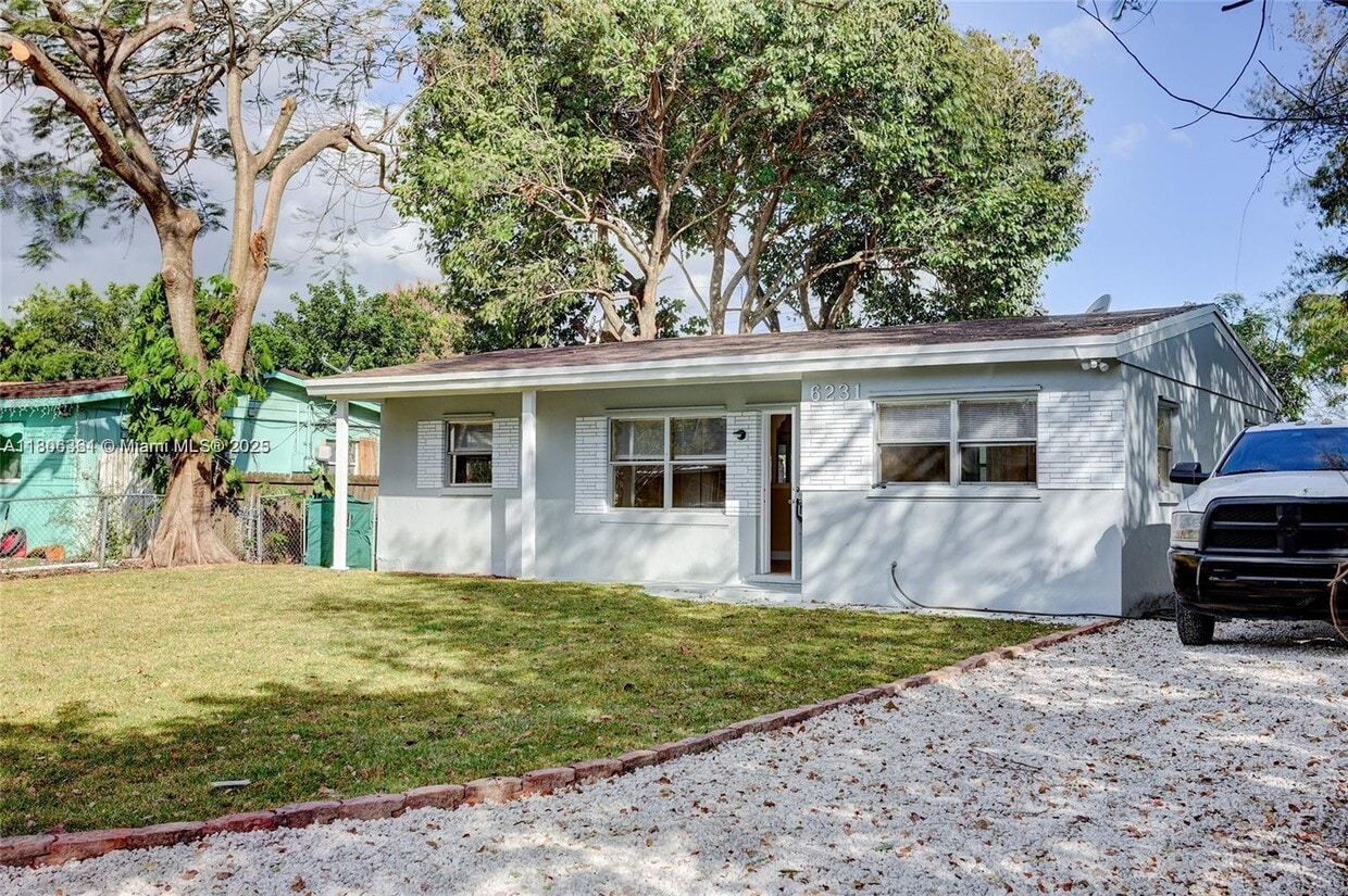 Primary Photo - 6231 Hayes St