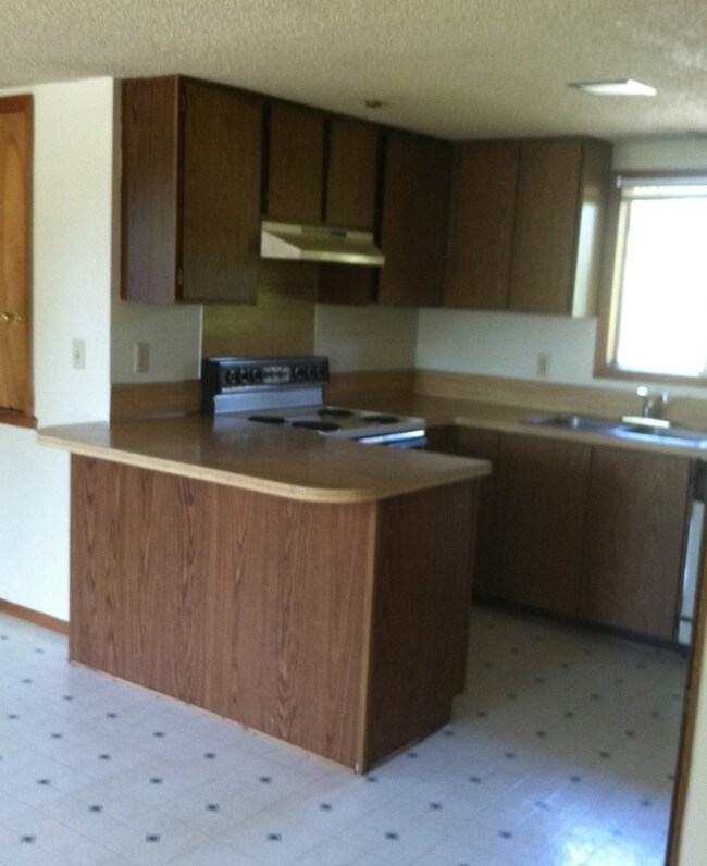 Interior Photo - 503 N Parkway Ave