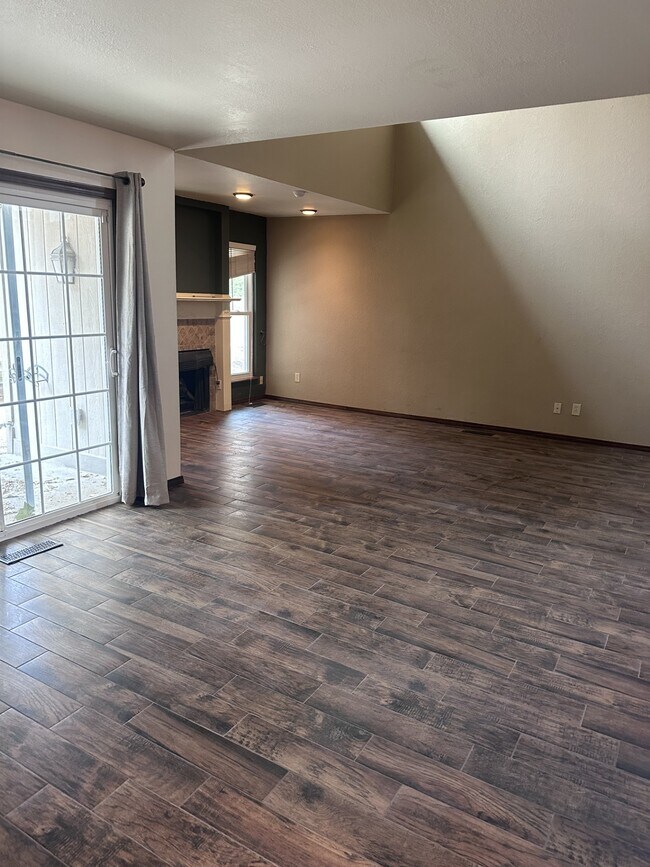 Building Photo - 1820 Windhill Ave