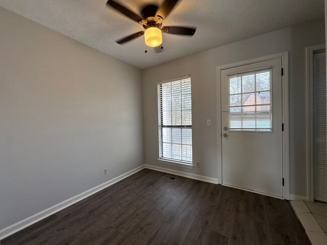 Building Photo - Updated 3BR Home Near Percy Priest & Airport – Fenced Yard & Easy Commute