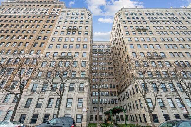Foto del edificio - 3520 N Lake Shore Dr