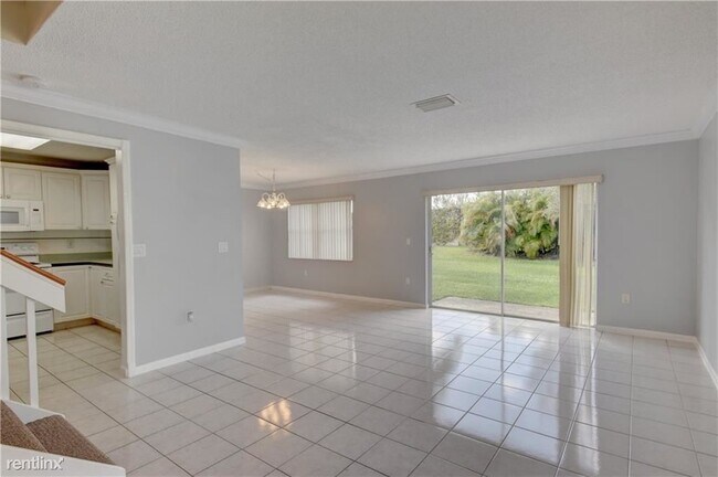 Building Photo - 3 br, 2.5 bath Townhome - 4309 NW 120th Ln